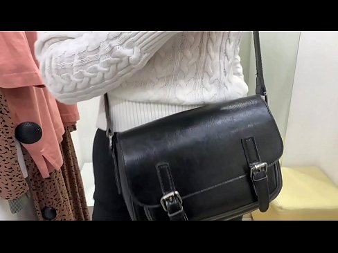 ❤️ Јавна мастурбација младе кучке ФералБерри са дилдом у соби за мерење Порно код нас sr.hentaivost.ru ☑